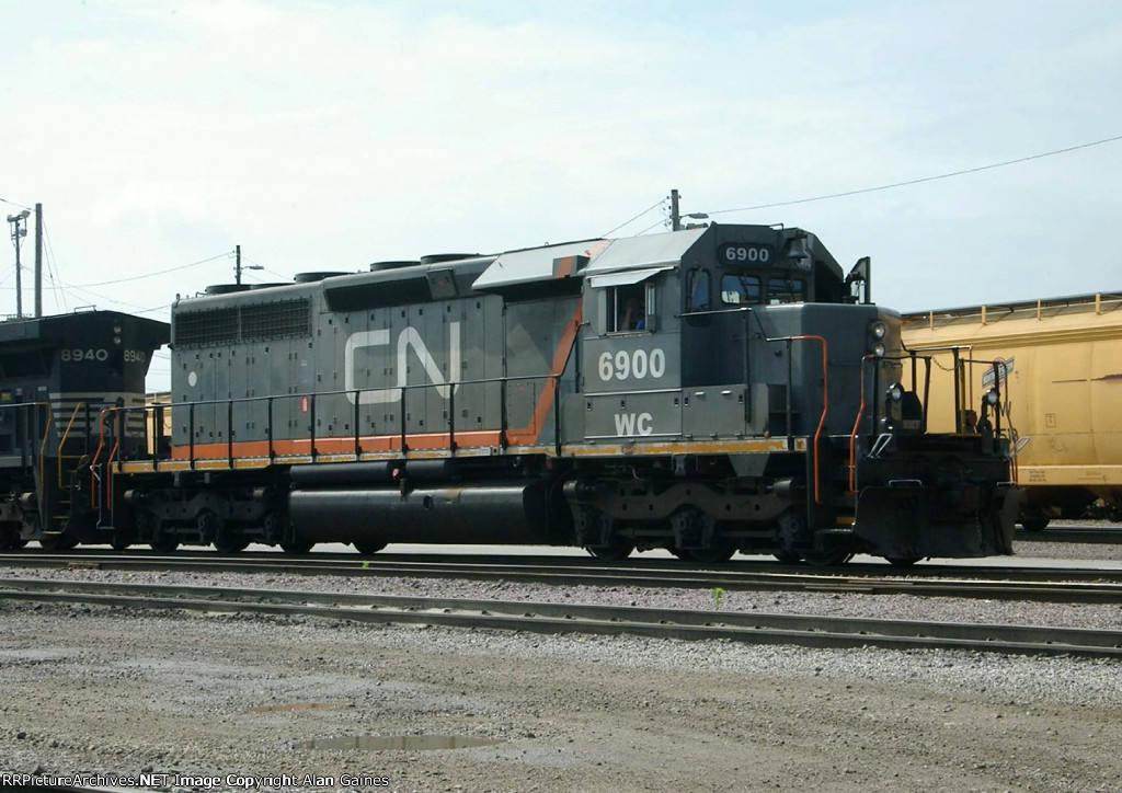 C&NW SD40-2 6900